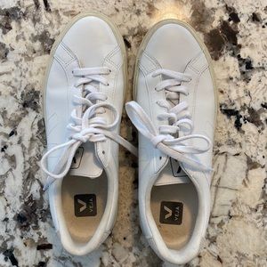 Veja Campo sneaker, white w neutral suede heel, sz 10US